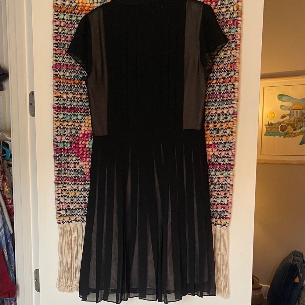 Elegant Black Dress - Picture 5 of 6